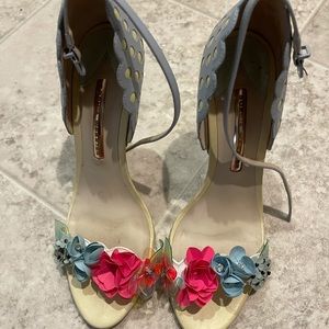 Very stylish Sophia Webster heels! Super chic!